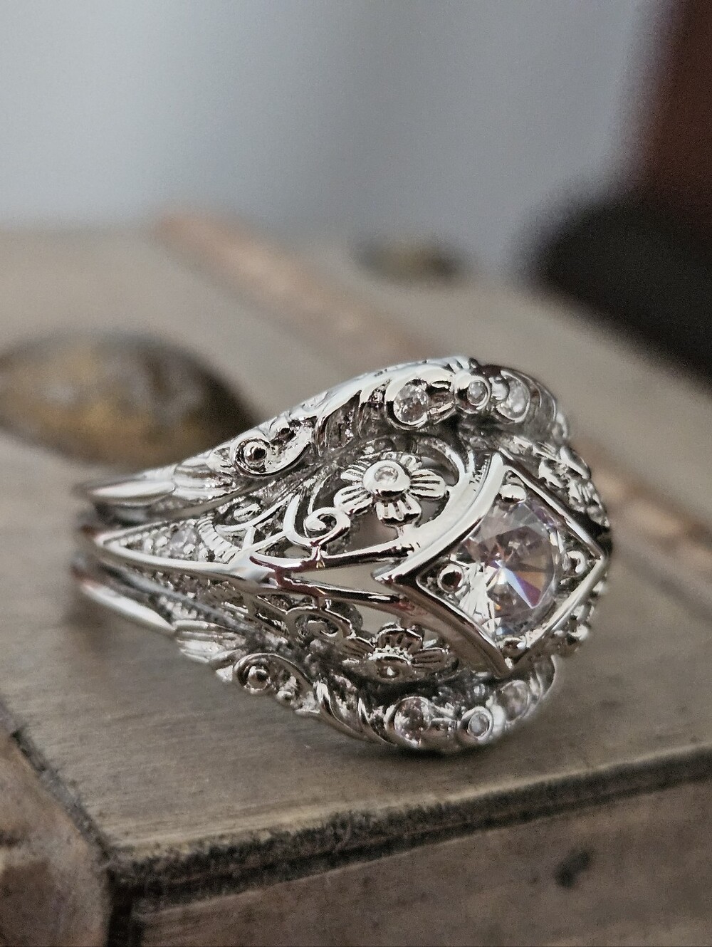Silver Filigree Floral Fashion Ring